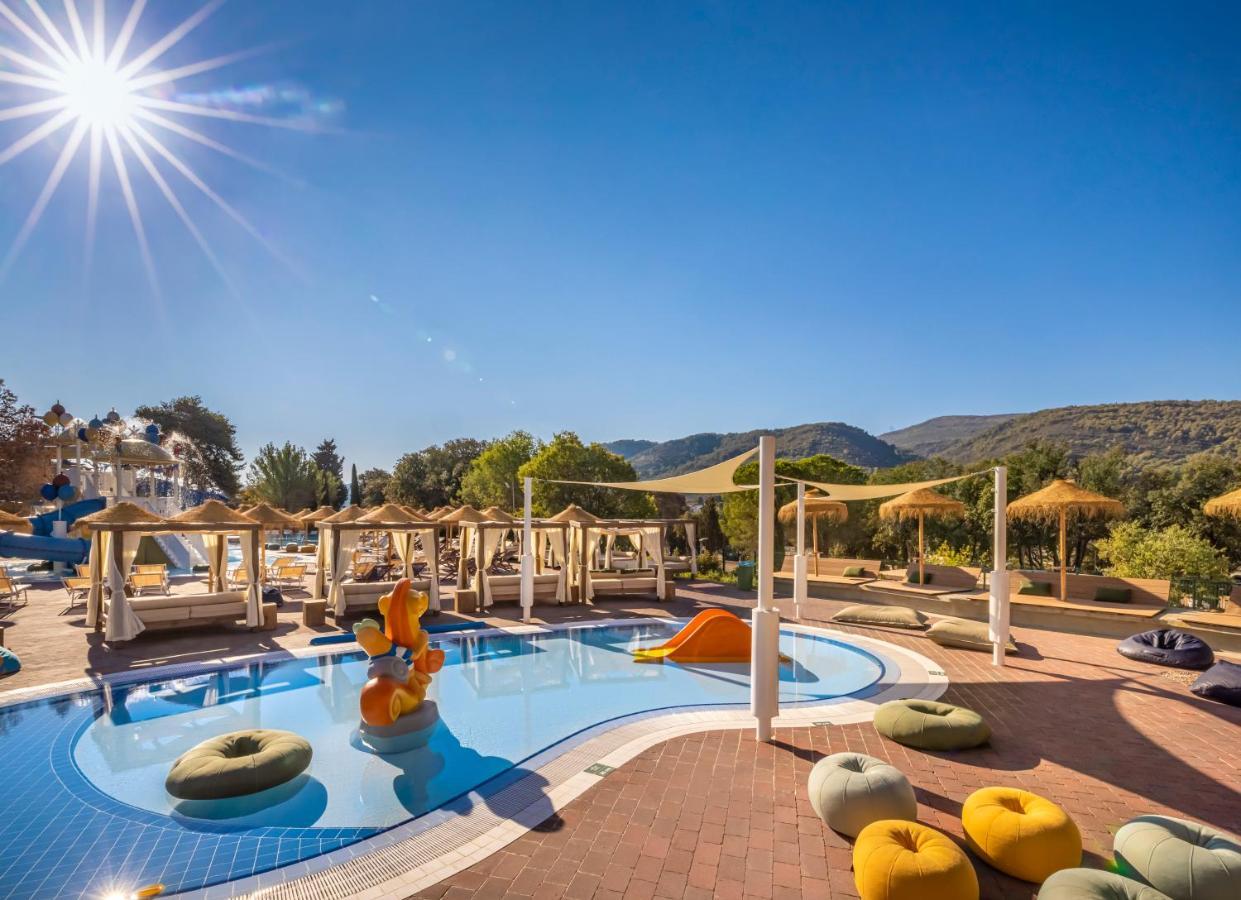 Valamar Amicor Resort สตารีกราด ภายนอก รูปภาพ