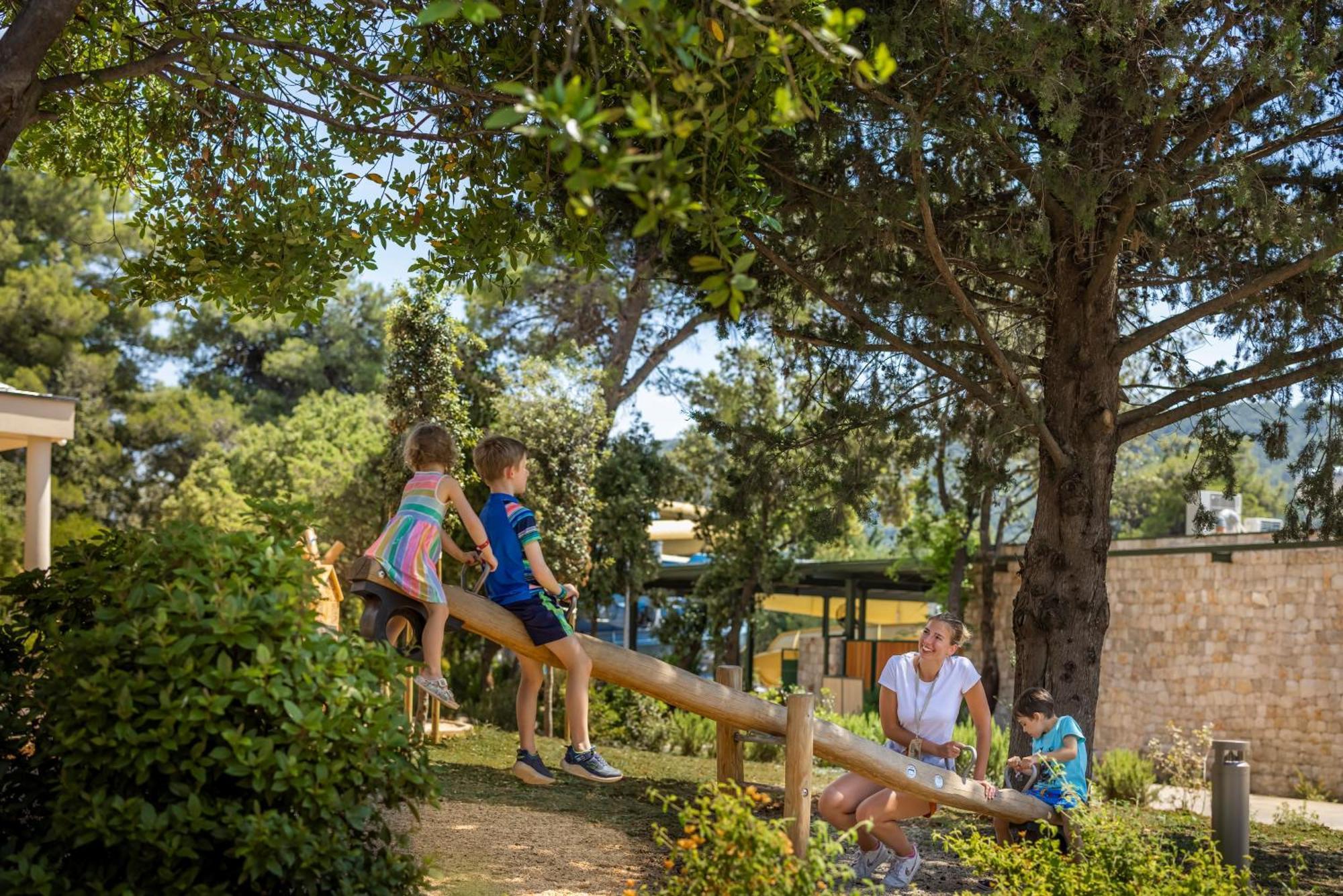 Valamar Amicor Resort สตารีกราด ภายนอก รูปภาพ