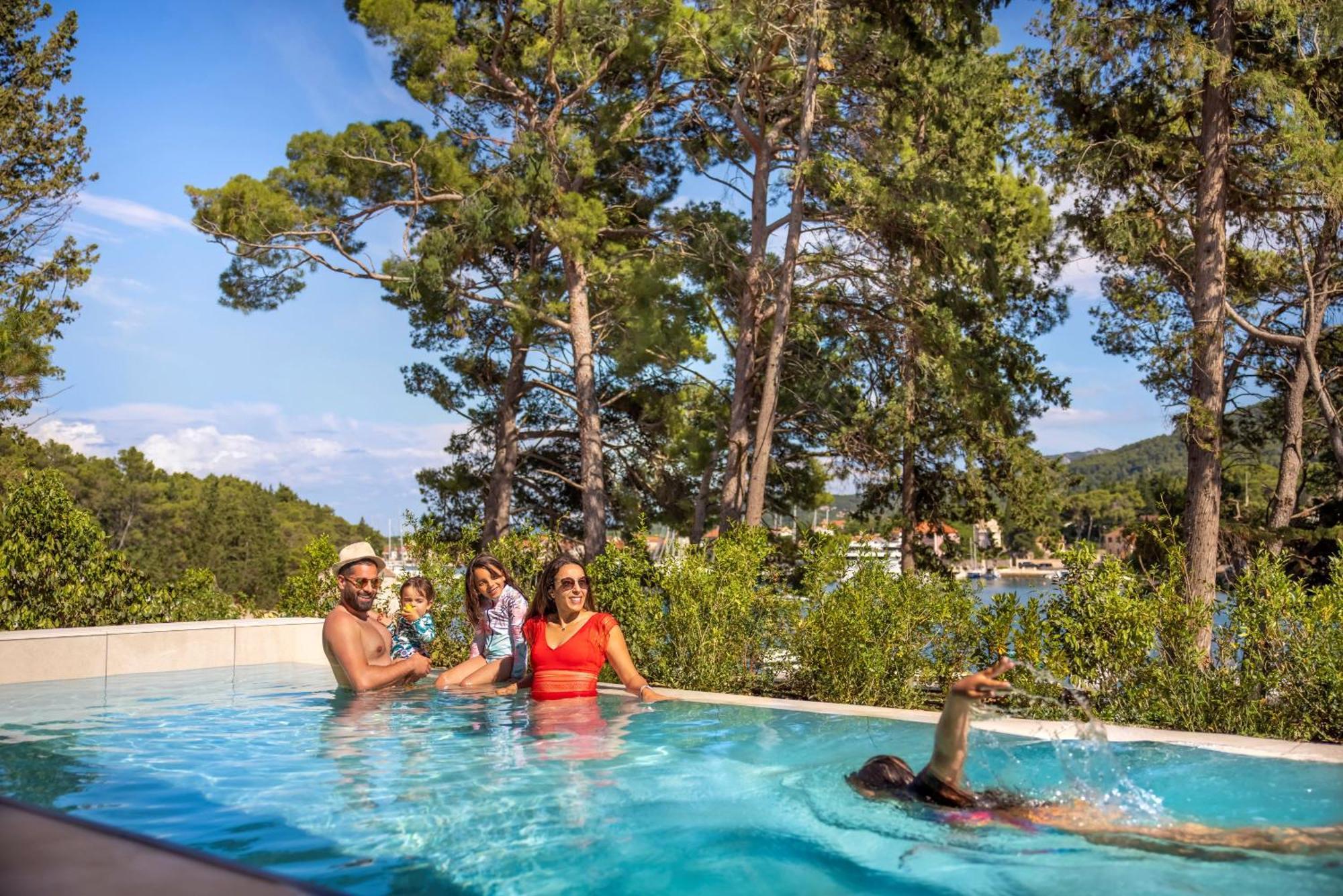 Valamar Amicor Resort สตารีกราด ภายนอก รูปภาพ